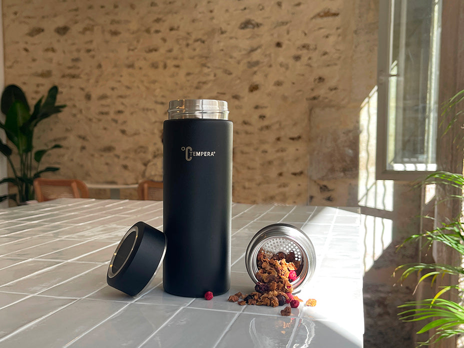 infusion de thé fruit et maté avec théière isotherme nomade tempera acier inoxydable
